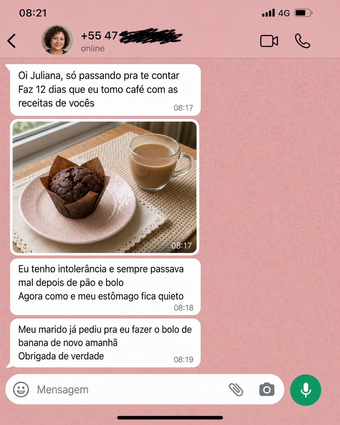 Conversa de cliente mostrando um bolinho de chocolate preparado para o café da manhã